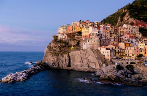 Été à Cinque Terre : Soleil, Mer et Festivals