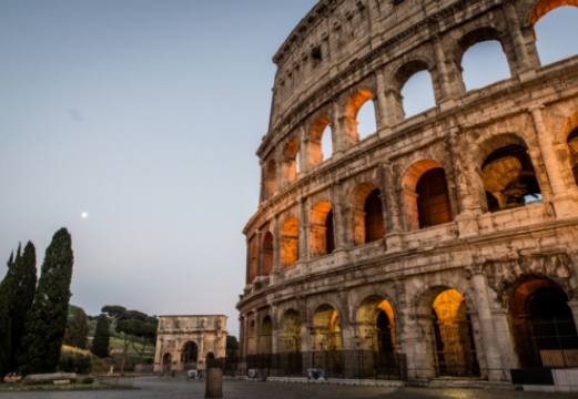 Calcata : Une visite au fascinant village d'artistes en Italie.