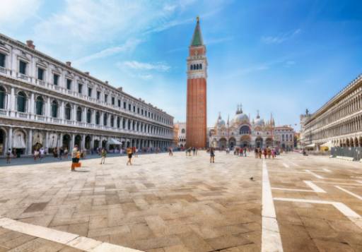 Naviguer dans les canaux de Venise : un guide de la gondole