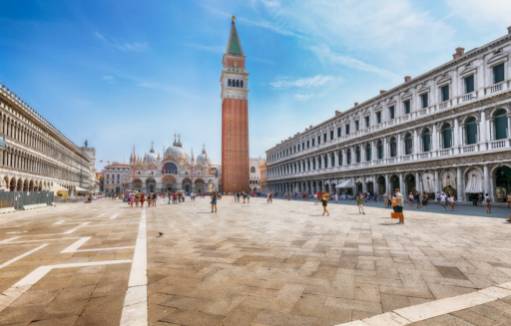 Transports en commun et visites à pied : Naviguer à Venise de manière durable