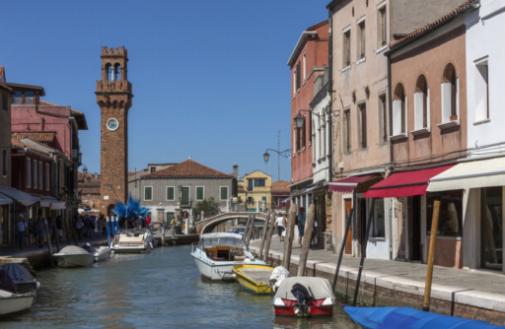 La séduction de la dentelle : Dévoiler l'artisanat intemporel de Burano.