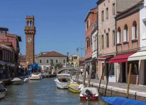 Techniques de maîtrise : les artisans derrière la dentelle de Burano