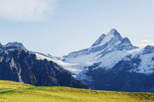 Lacs alpins et cascades : Un guide des piscines naturelles et des cascades de la Suisse.