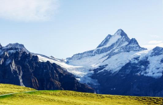 Randonnée au-delà de l'horizon : Découvrir des sentiers cachés et des merveilles alpines