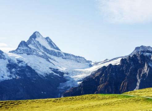 Le voyage culinaire à travers les Alpes suisses : fromage, chocolat et vin