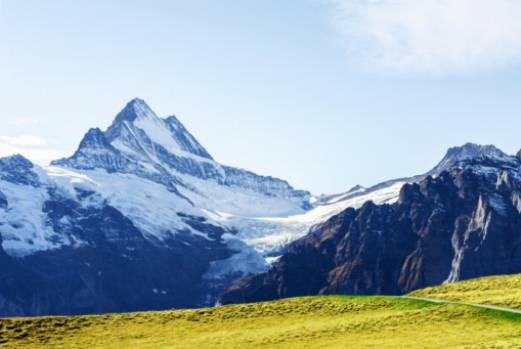 Décoder les saisons : Quand visiter les Alpes suisses pour vos vacances de rêve