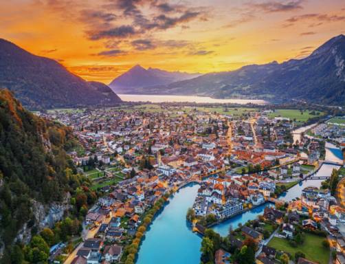 Faire du shopping à Interlaken : souvenirs et spécialités suisses