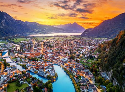 Sports d'aventure à Interlaken : du saut en parachute au parapente.